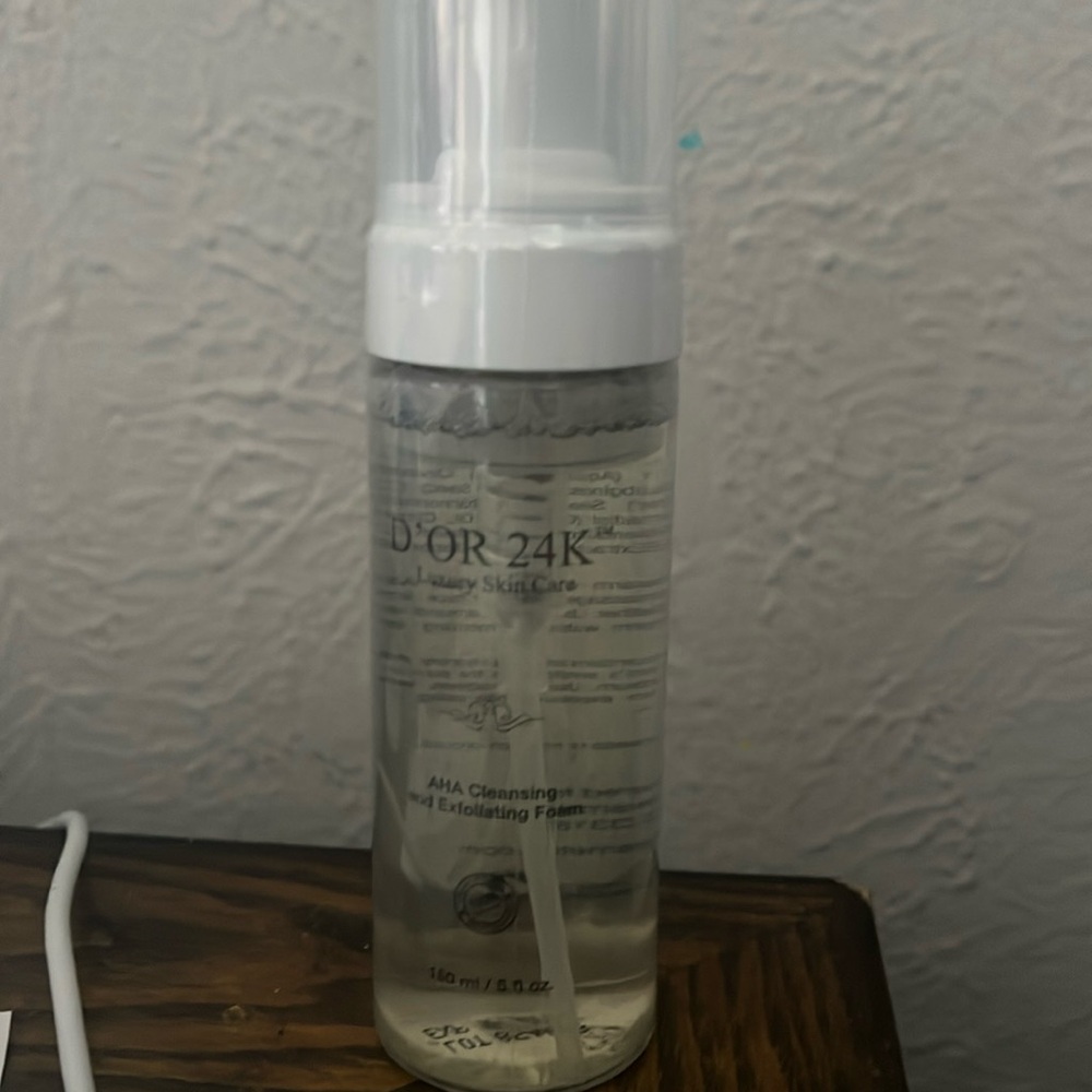 D’or 24K AHA cleansing and exfoliating foam
